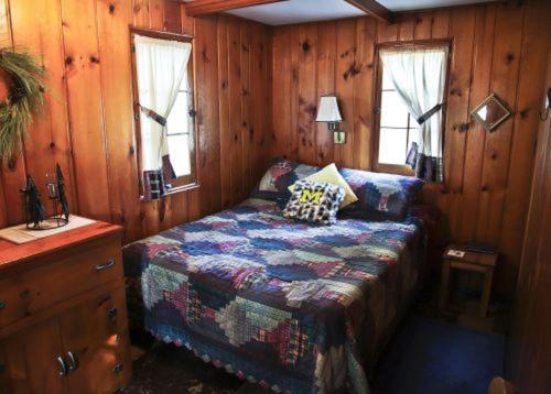 Carp Lake Cabin #2 - M Den Cabin מראה חיצוני תמונה