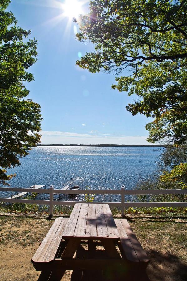 Carp Lake Cabin #2 - M Den Cabin מראה חיצוני תמונה