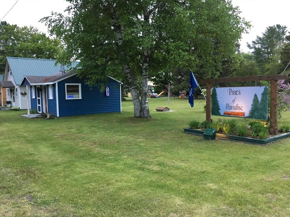 Carp Lake Cabin #2 - M Den Cabin מראה חיצוני תמונה